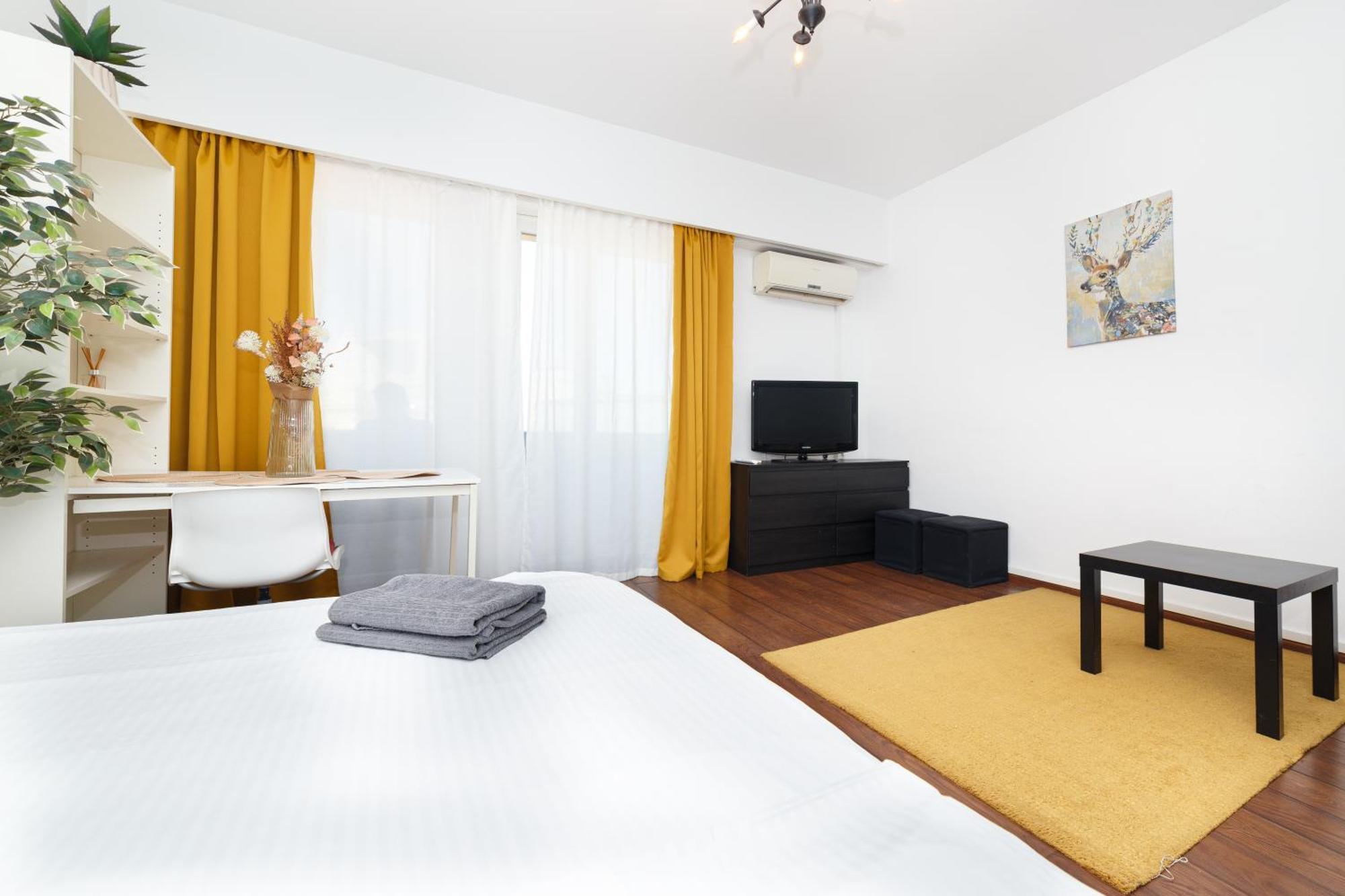 Color Apartments Nicolae Tonitza St Bukares Bagian luar foto