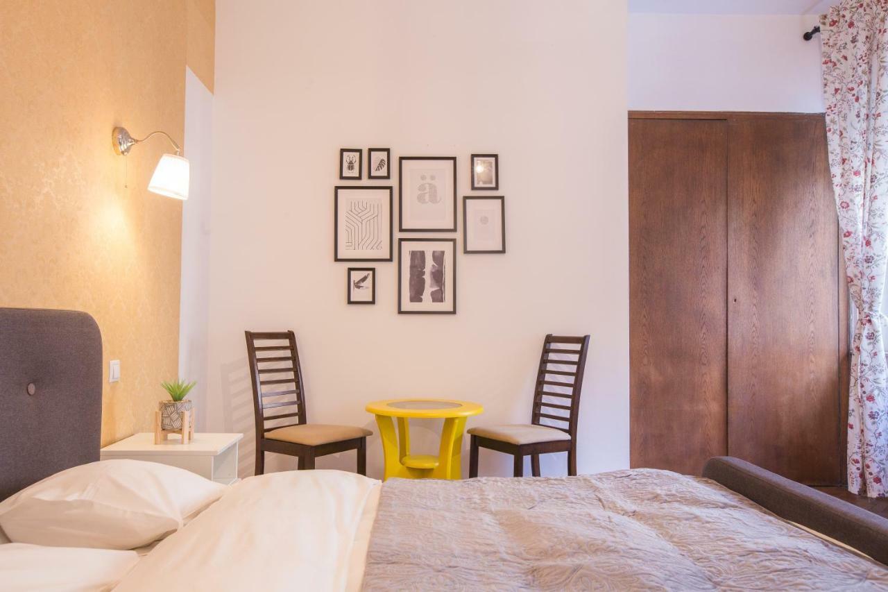 Color Apartments Nicolae Tonitza St Bukares Bagian luar foto