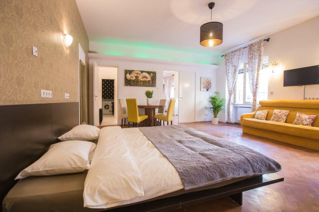 Color Apartments Nicolae Tonitza St Bukares Bagian luar foto